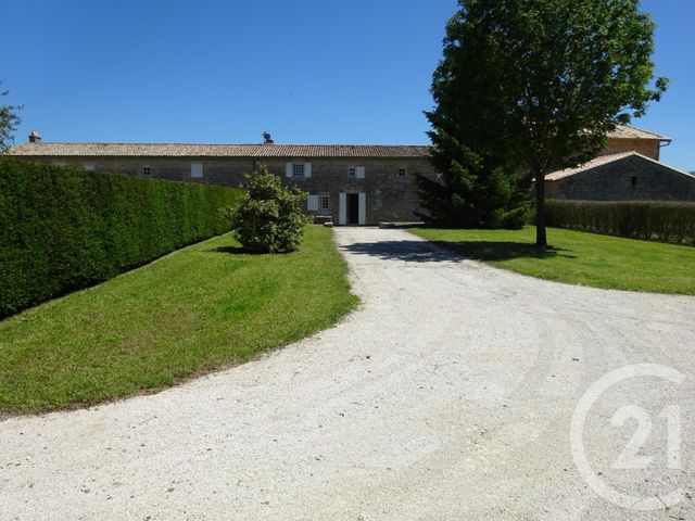 Maison à louer VERNOUX SUR BOUTONNE